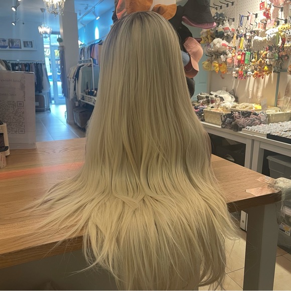 - human hair blend lace front platinum blonde wig. main image 7